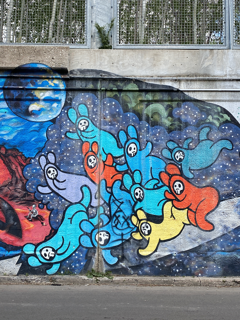 mural in Chicago by artist unknown.