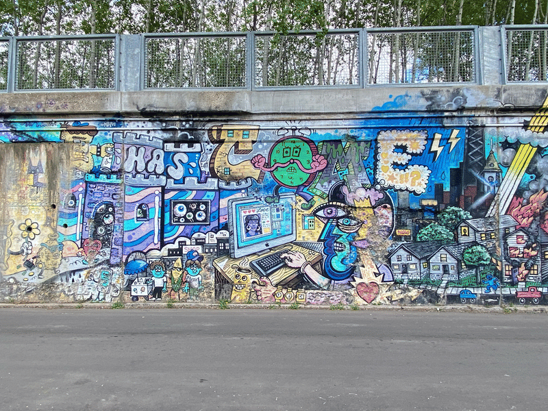 mural in Chicago by artist unknown.