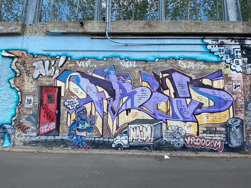 mural in Chicago by artist unknown.