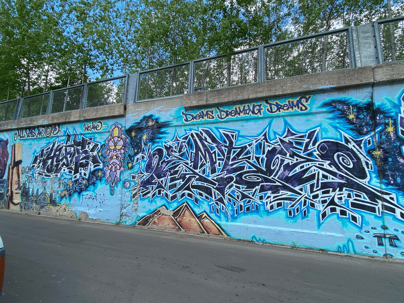 mural in Chicago by artist unknown.