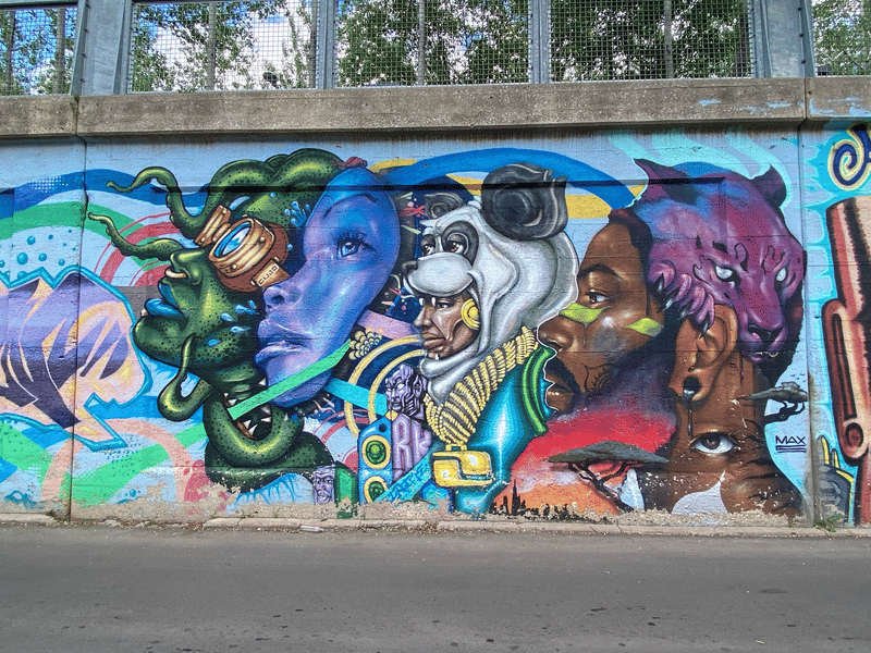 mural in Chicago by artist unknown.