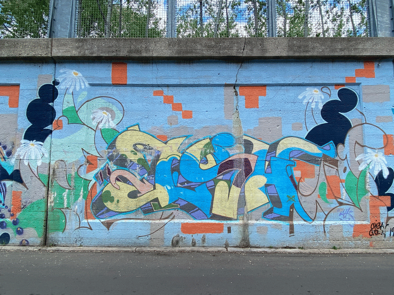 mural in Chicago by artist unknown.