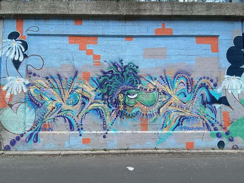 mural in Chicago by artist unknown.