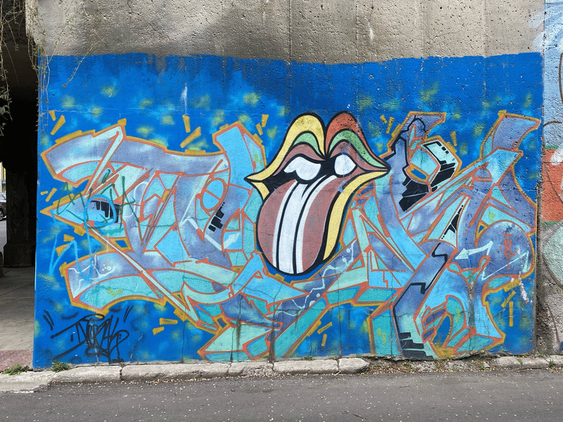 mural in Chicago by artist unknown.