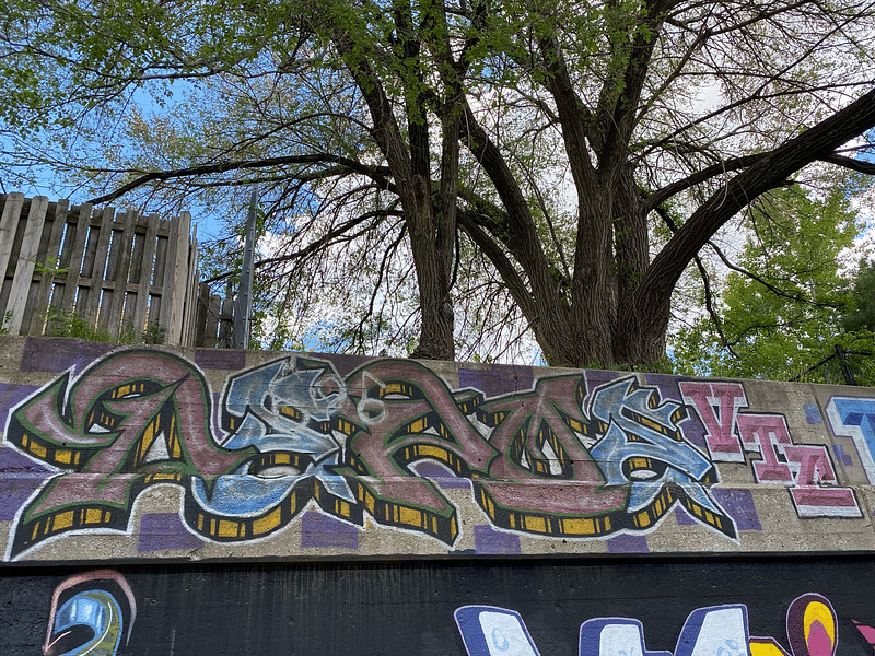 mural in Chicago by artist unknown.