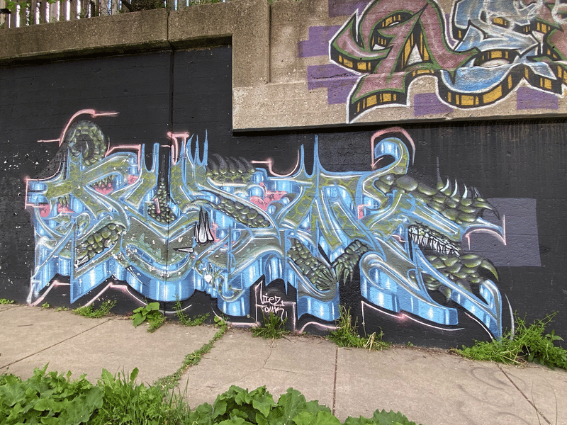 mural in Chicago by artist unknown.