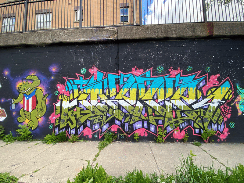 mural in Chicago by artist unknown.