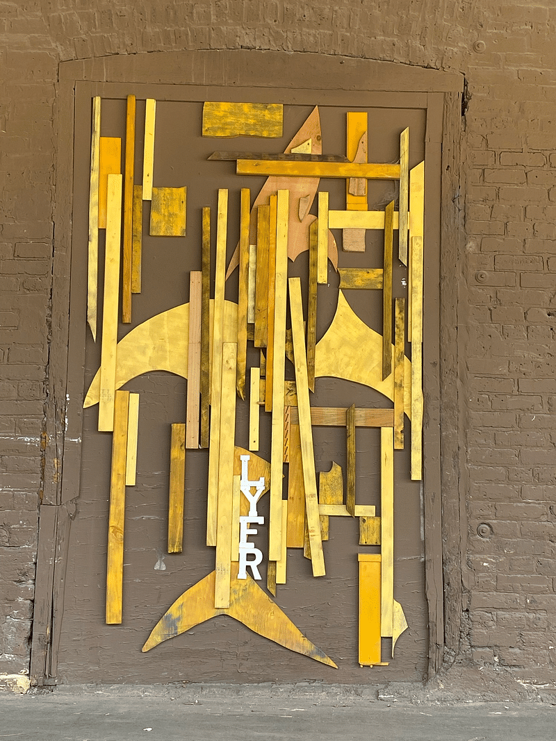 mural in Chicago by artist unknown.
