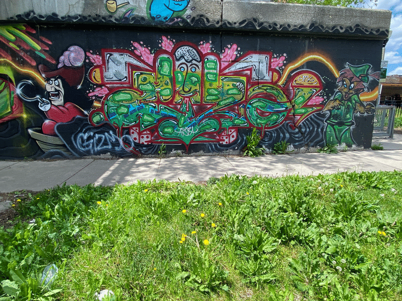 mural in Chicago by artist unknown.