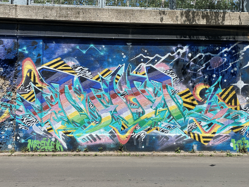 mural in Chicago by artist unknown.