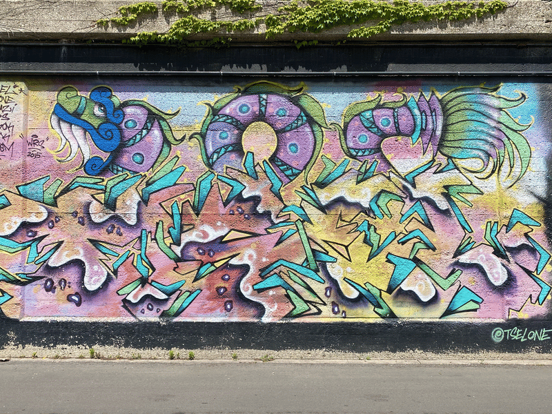 mural in Chicago by artist unknown.