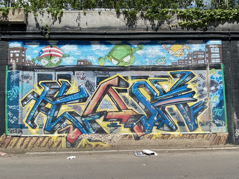 mural in Chicago by artist unknown.