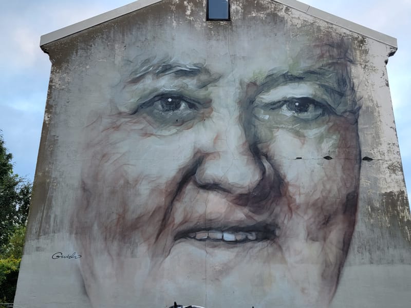 mural in Reykjavík by artist Guido Van Helton.