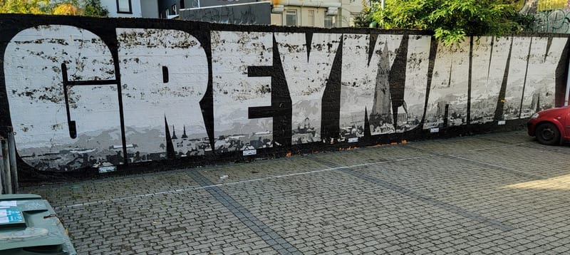 mural in Reykjavík by artist unknown.