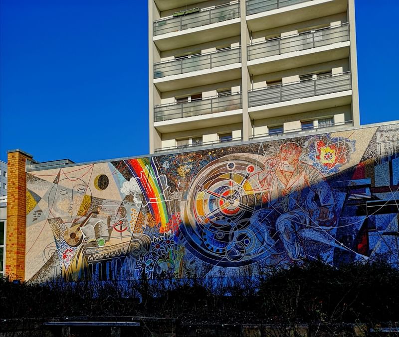 mural in Berlin by artist unknown.