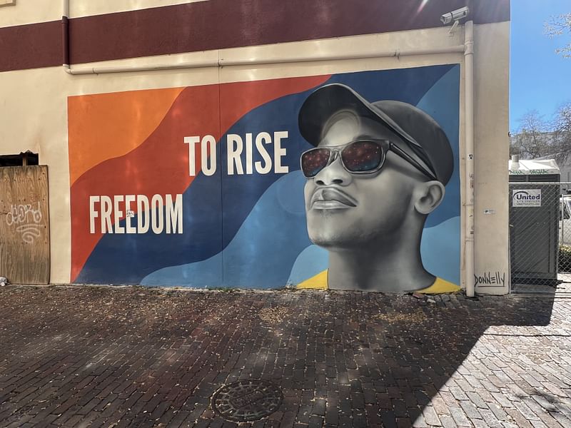 mural in St. Petersburg by artist unknown.