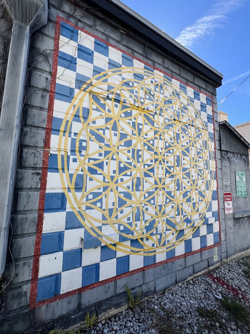 mural in St. Petersburg by artist unknown.