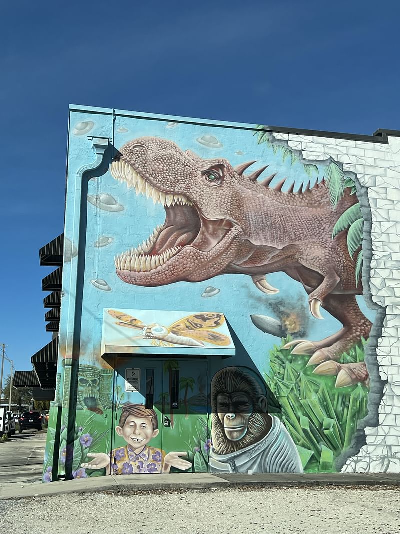 mural in St. Petersburg by artist Saint Paint.