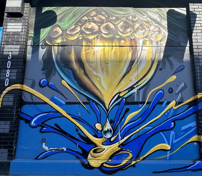 mural in Oakland by artist unknown.