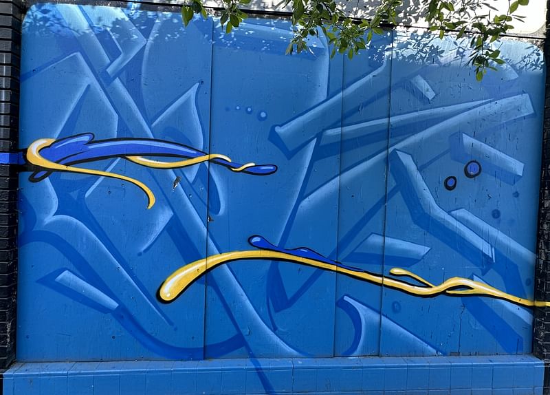 mural in Oakland by artist unknown.
