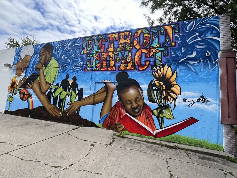 mural in Detroit by artist Fel'le.