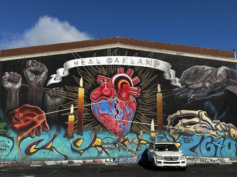 mural in Oakland by artist unknown.