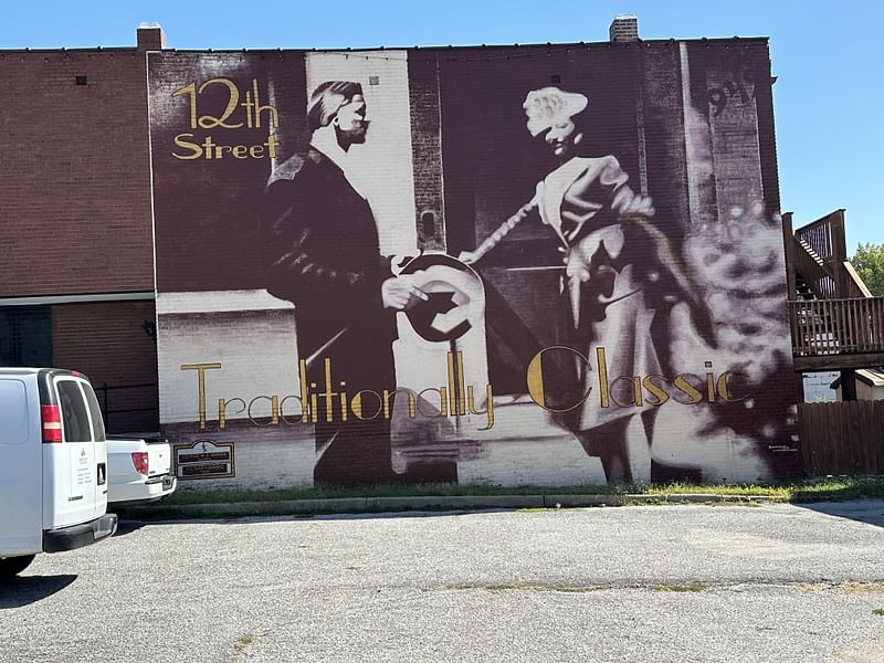 mural in Kansas City by artist unknown.