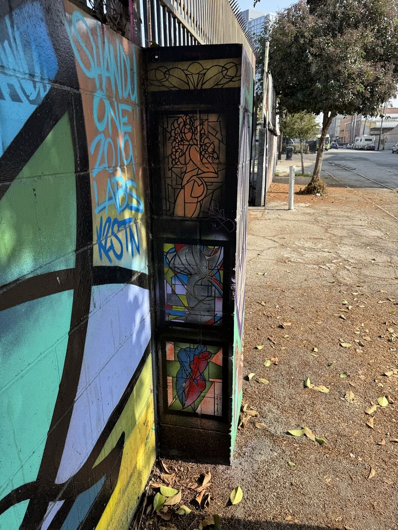 mural in Los Angeles by artist unknown.