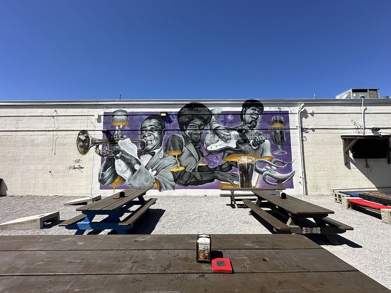 mural in New Orleans by artist Ruben Ubiera.