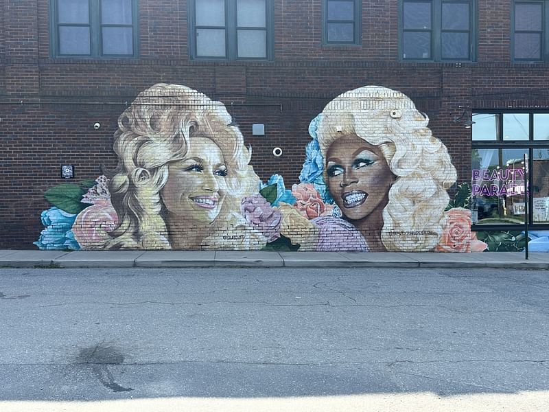 mural in Asheville by artist Gus Cutty.