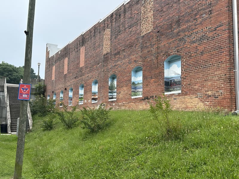 mural in Lincolnton by artist unknown.