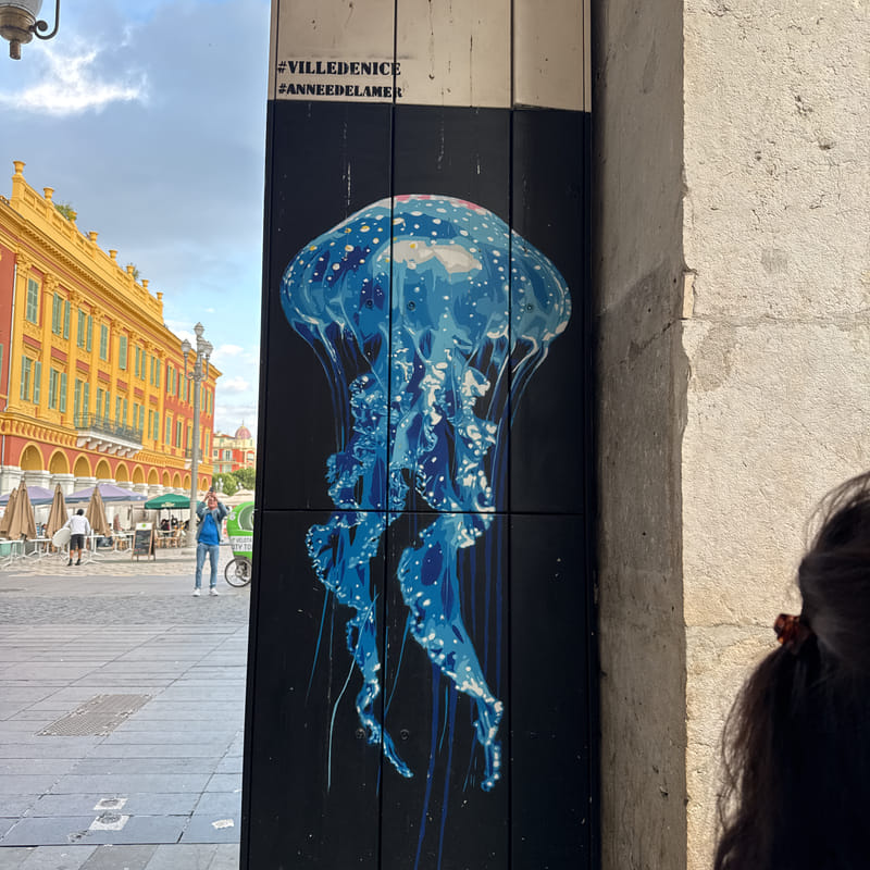 mural in Nice by artist unknown.