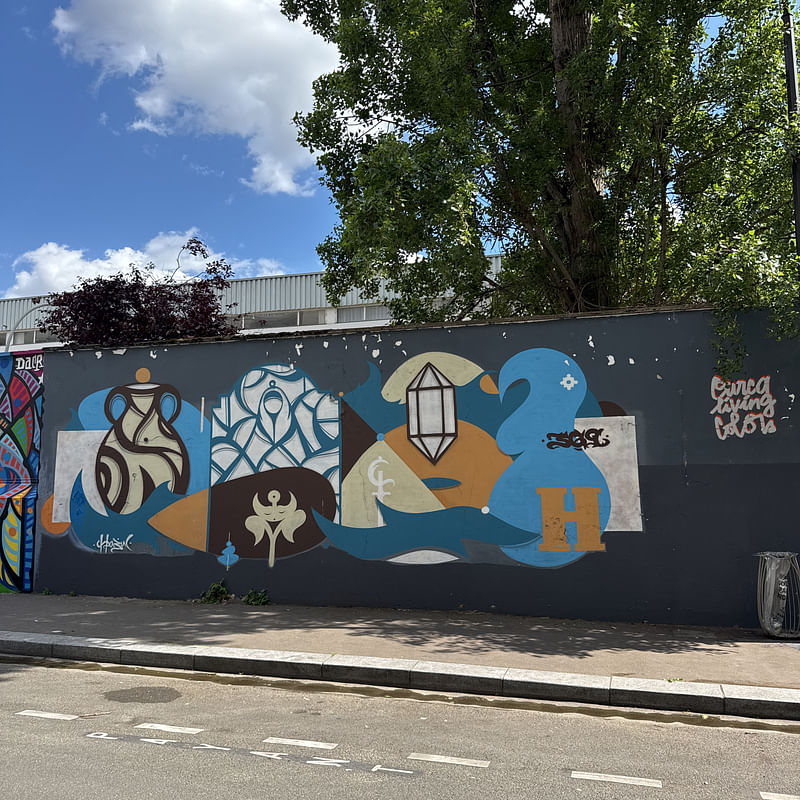 mural in Paris by artist unknown.