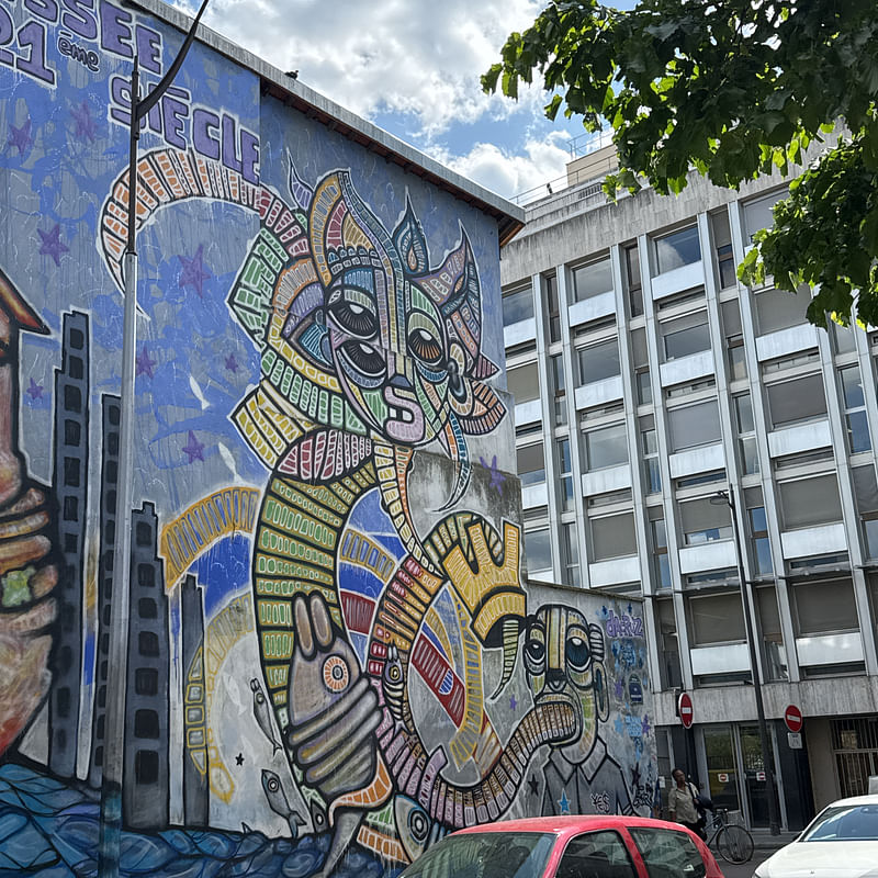 mural in Paris by artist Da Cruz.