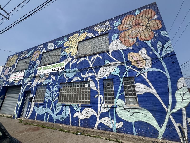 mural in Detroit by artist Ouizi.