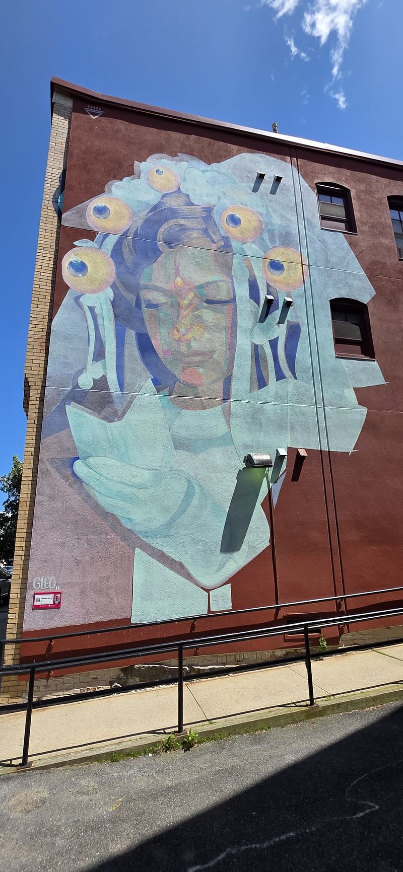 mural in Salem by artist Gleo.