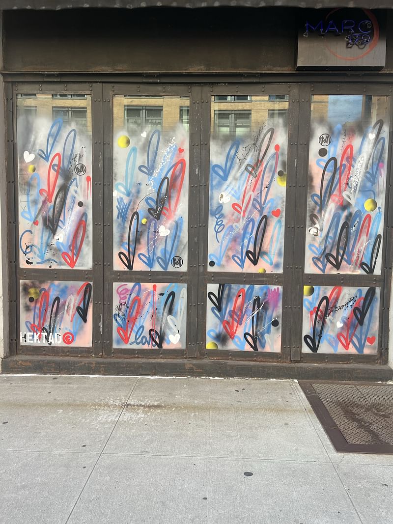 mural in New York by artist Hektad.