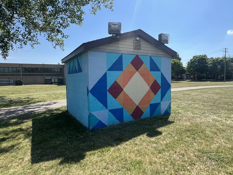 mural in Detroit by artist unknown.