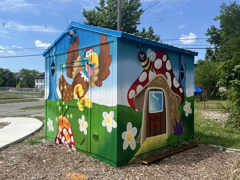 mural in Detroit by artist Ghostbeard.