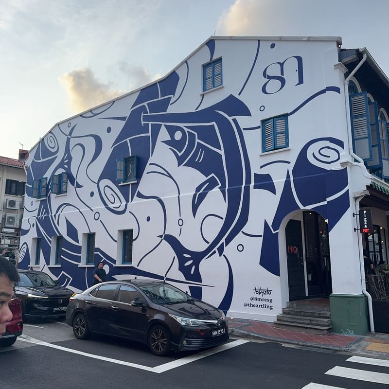 mural in Singapore by artist Tobyato.