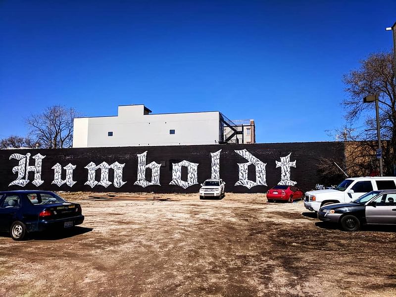 mural in Chicago by artist Antonio Beniquez. Tagged: lettering