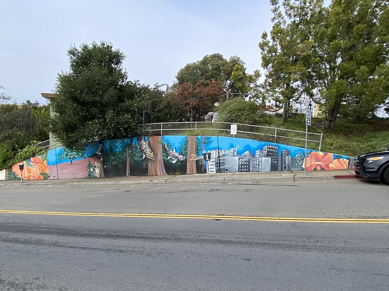 mural in Oakland by artist unknown.
