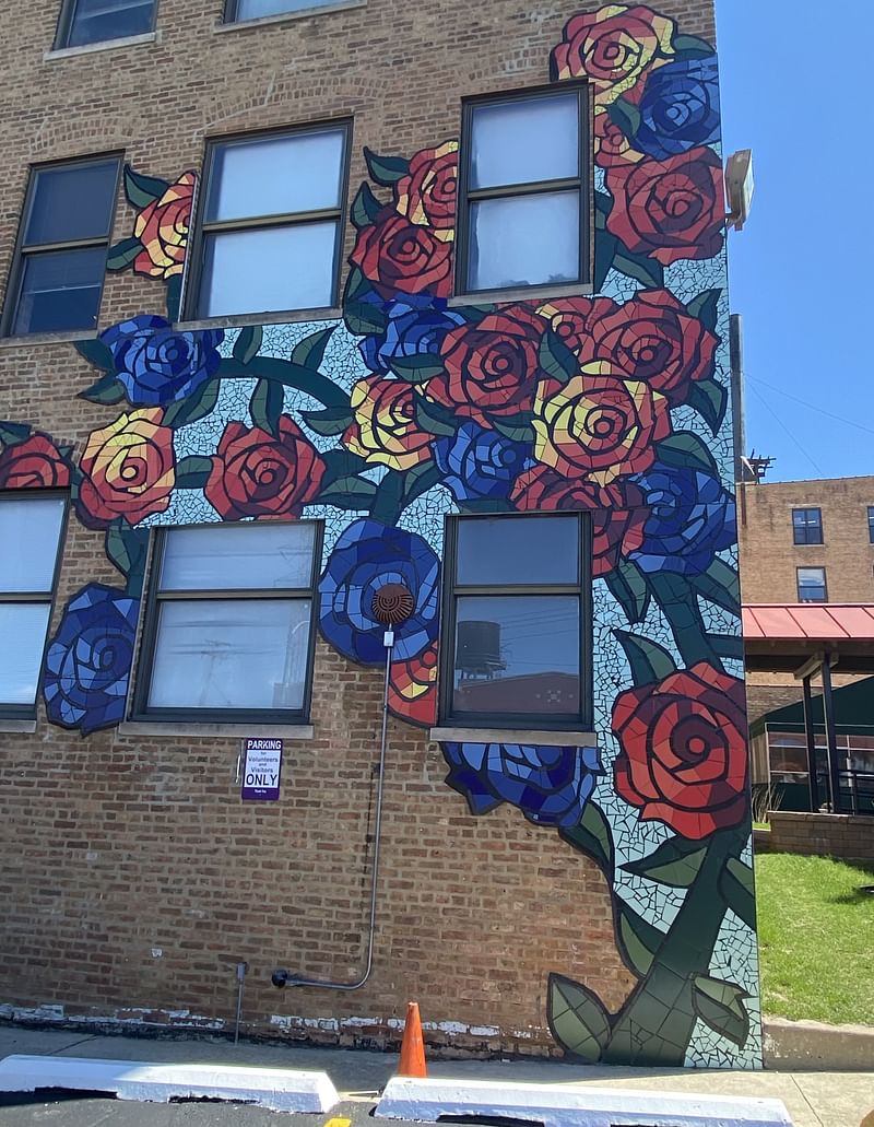 mural in Chicago by artist unknown.