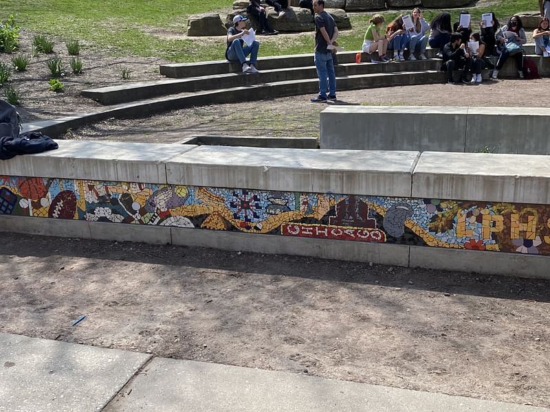 mural in Chicago by artist unknown.
