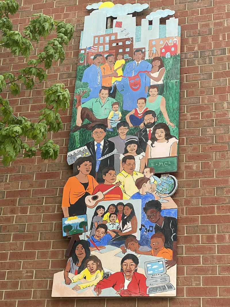 mural in Chicago by artist unknown.