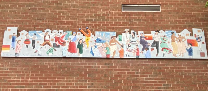 mural in Chicago by artist unknown.