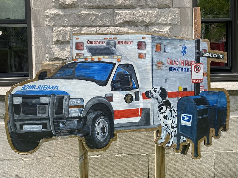 mural in Chicago by artist unknown.