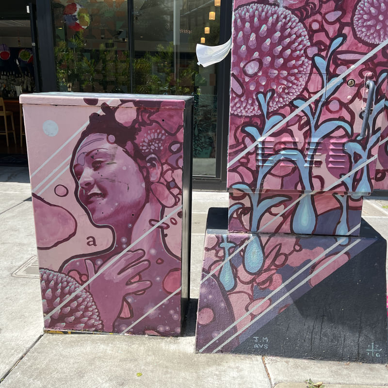 mural in Oakland by artist unknown.