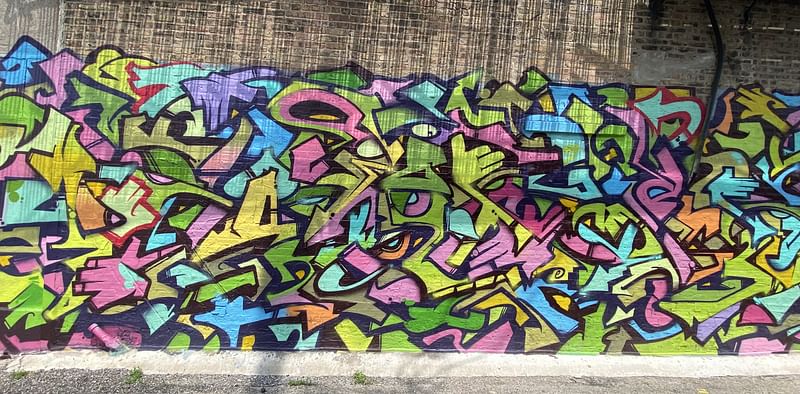 mural in Chicago by artist unknown.