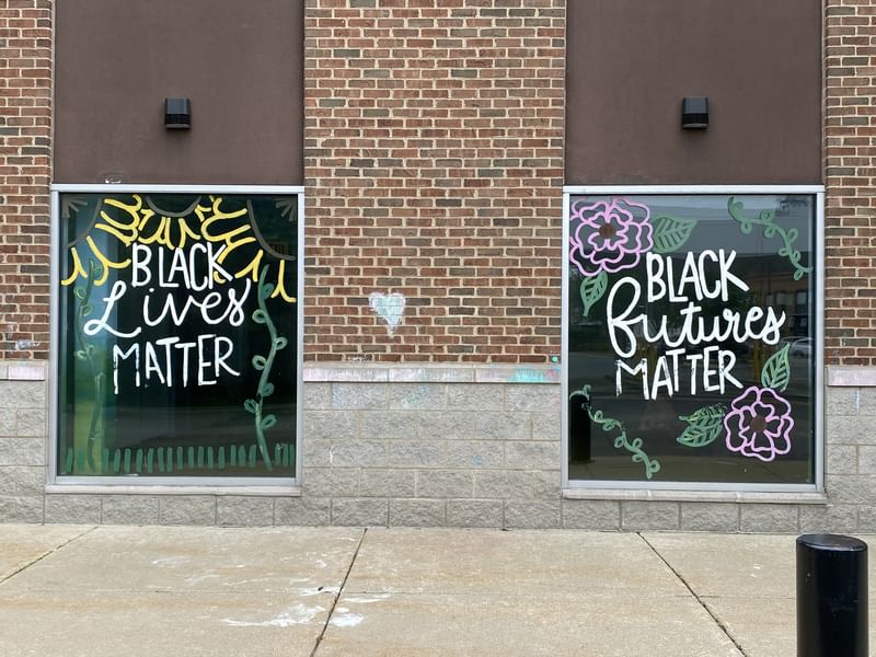 mural in Chicago by artist unknown.